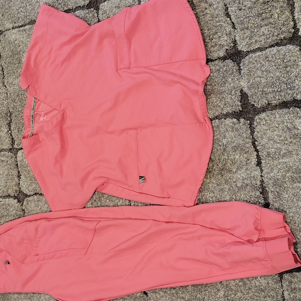 Climate right by Cuddl Duds Medium size pink scrub set